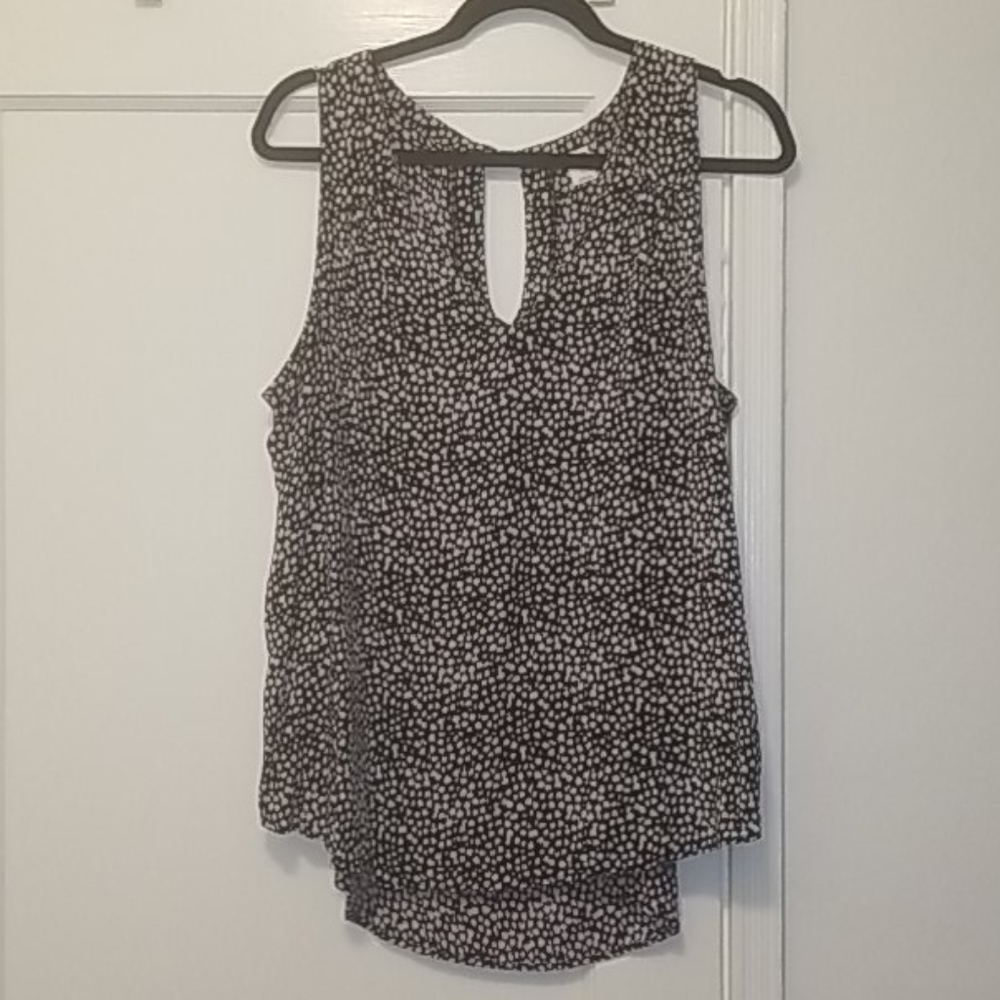 V neck sleeveless top